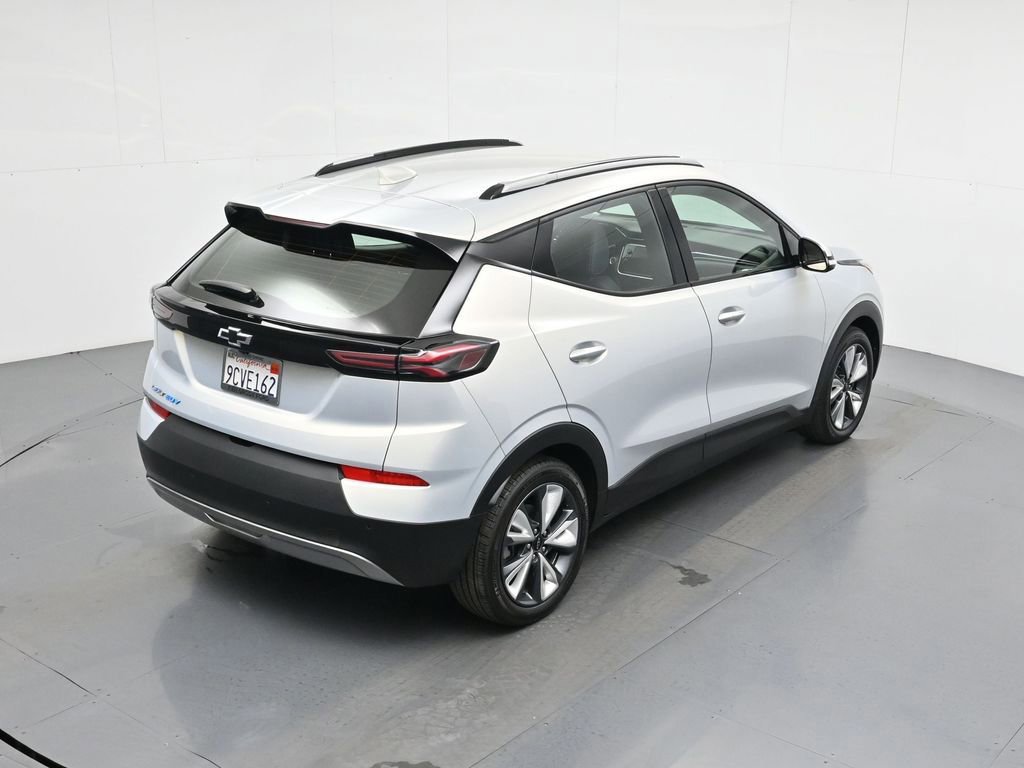 Used 2022 Chevrolet Bolt EUV LT w/ Convenience Package image 15