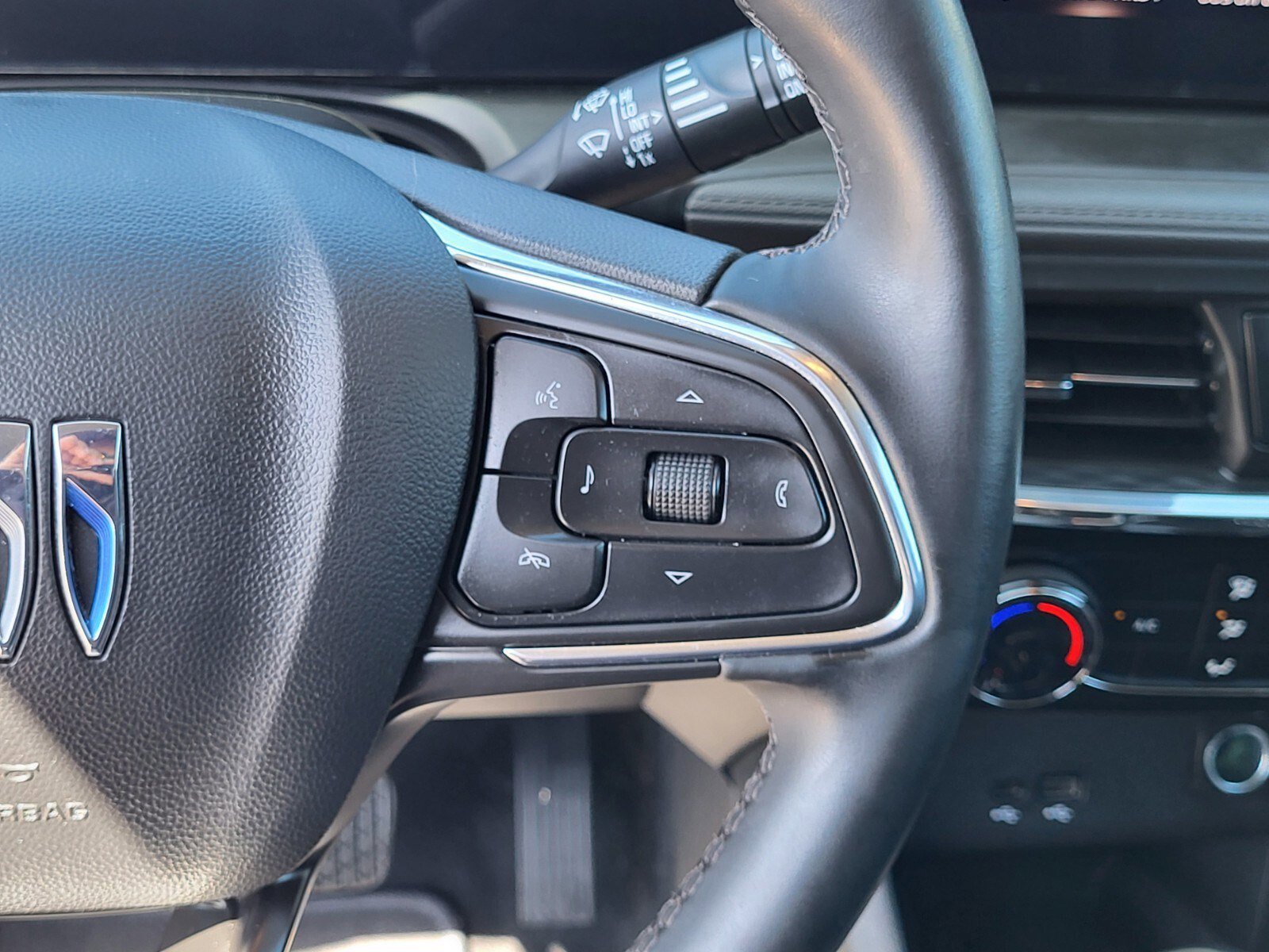 Used 2025 Buick Encore GX Sport Touring image 28