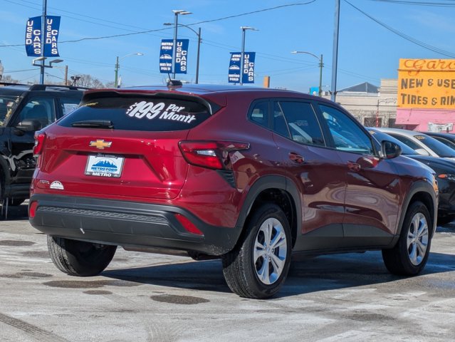 Used 2025 Chevrolet Trax LS FWD image 4
