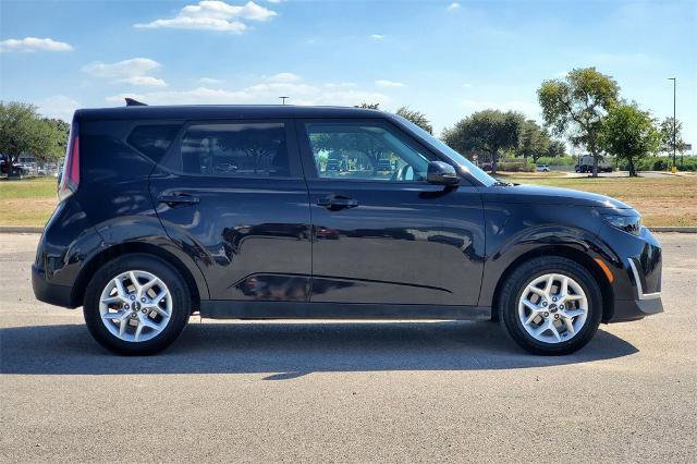 Used 2023 Kia Soul LX w/ LX Technology Package image 4