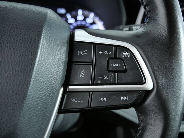 Used 2024 Toyota Highlander LE AWD/4WD image 25
