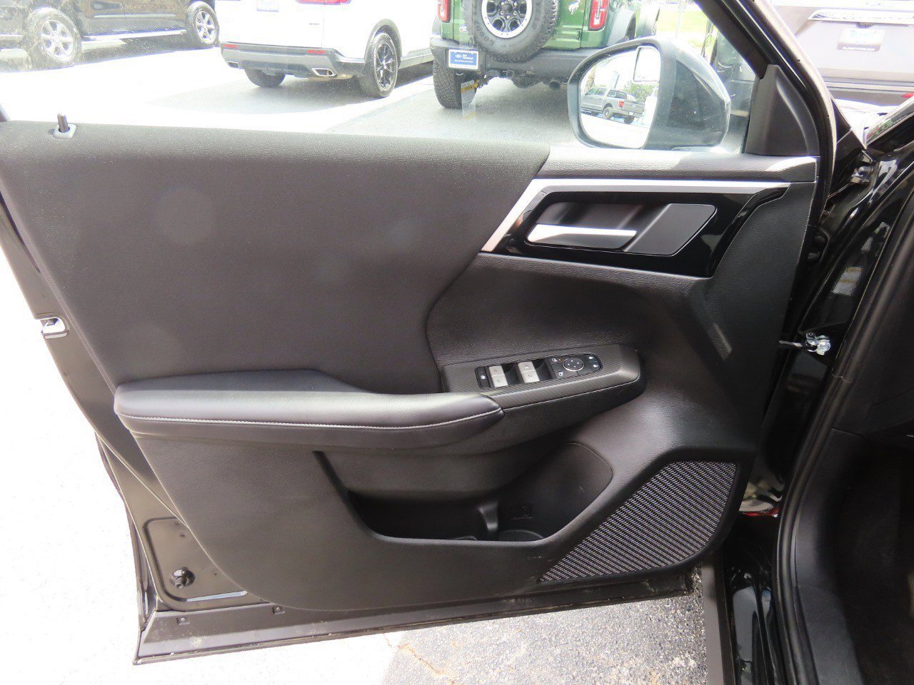 Used 2024 Mitsubishi Outlander ES image 24