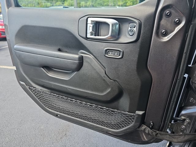 Used 2025 Jeep Wrangler Unlimited Rubicon AWD/4WD image 32