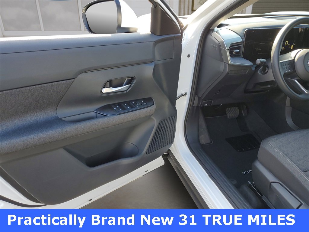 Used 2025 Nissan Kicks SV image 14