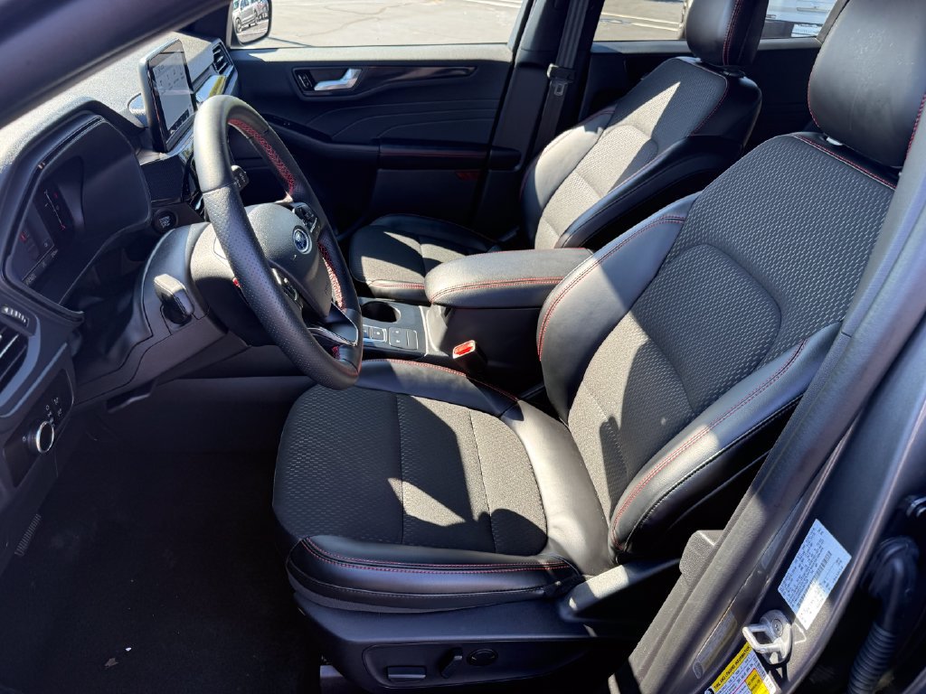 Certified 2025 Ford Escape ST-Line w/ Cold Weather Package FWD image 15