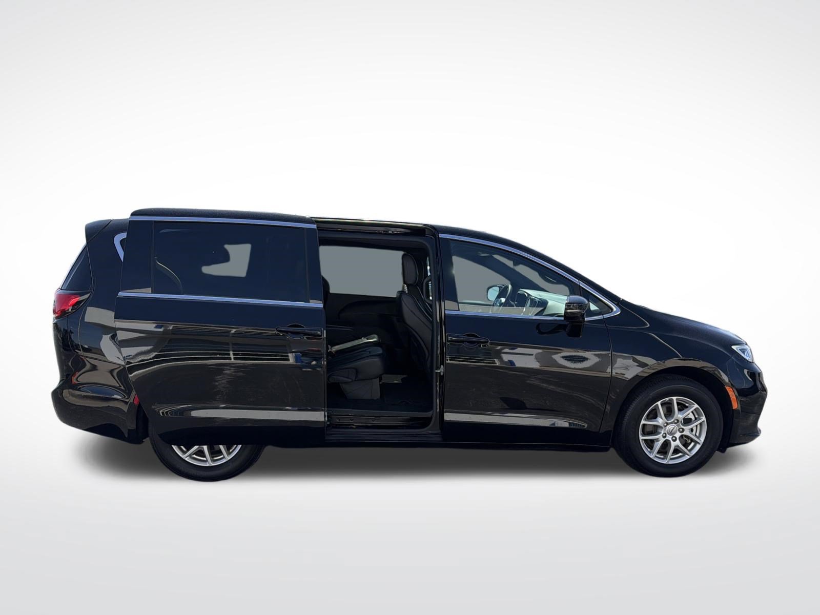 Used 2025 Chrysler Pacifica Select FWD image 8