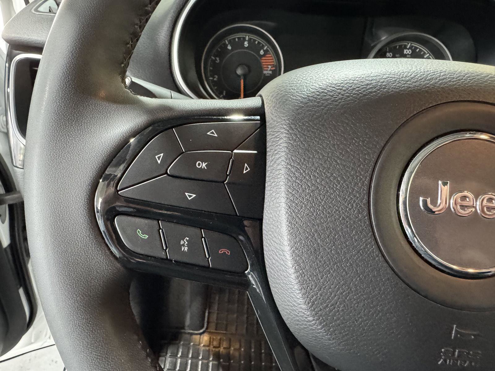 Used 2023 Jeep Cherokee Altitude Lux AWD/4WD image 14