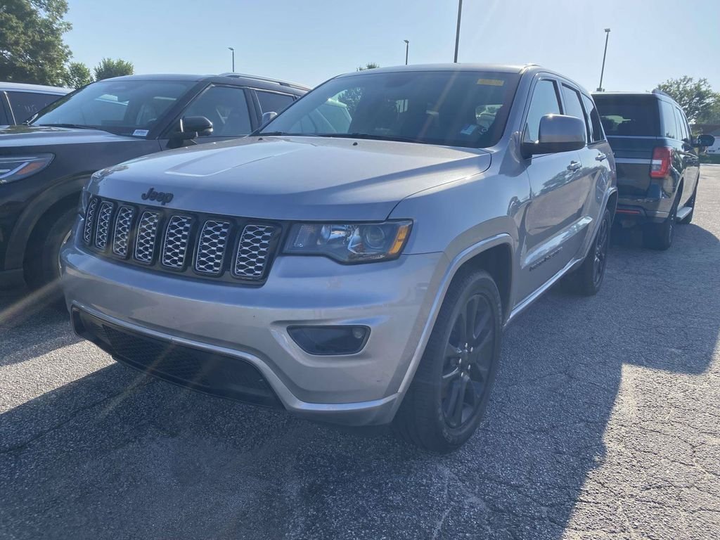Used 2021 Jeep Grand Cherokee Laredo X RWD image 3