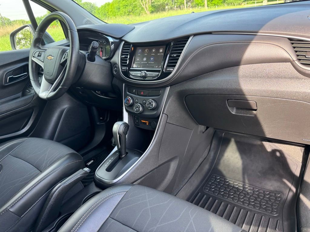 Used 2018 Chevrolet Trax LT w/ Redline Edition AWD/4WD image 18