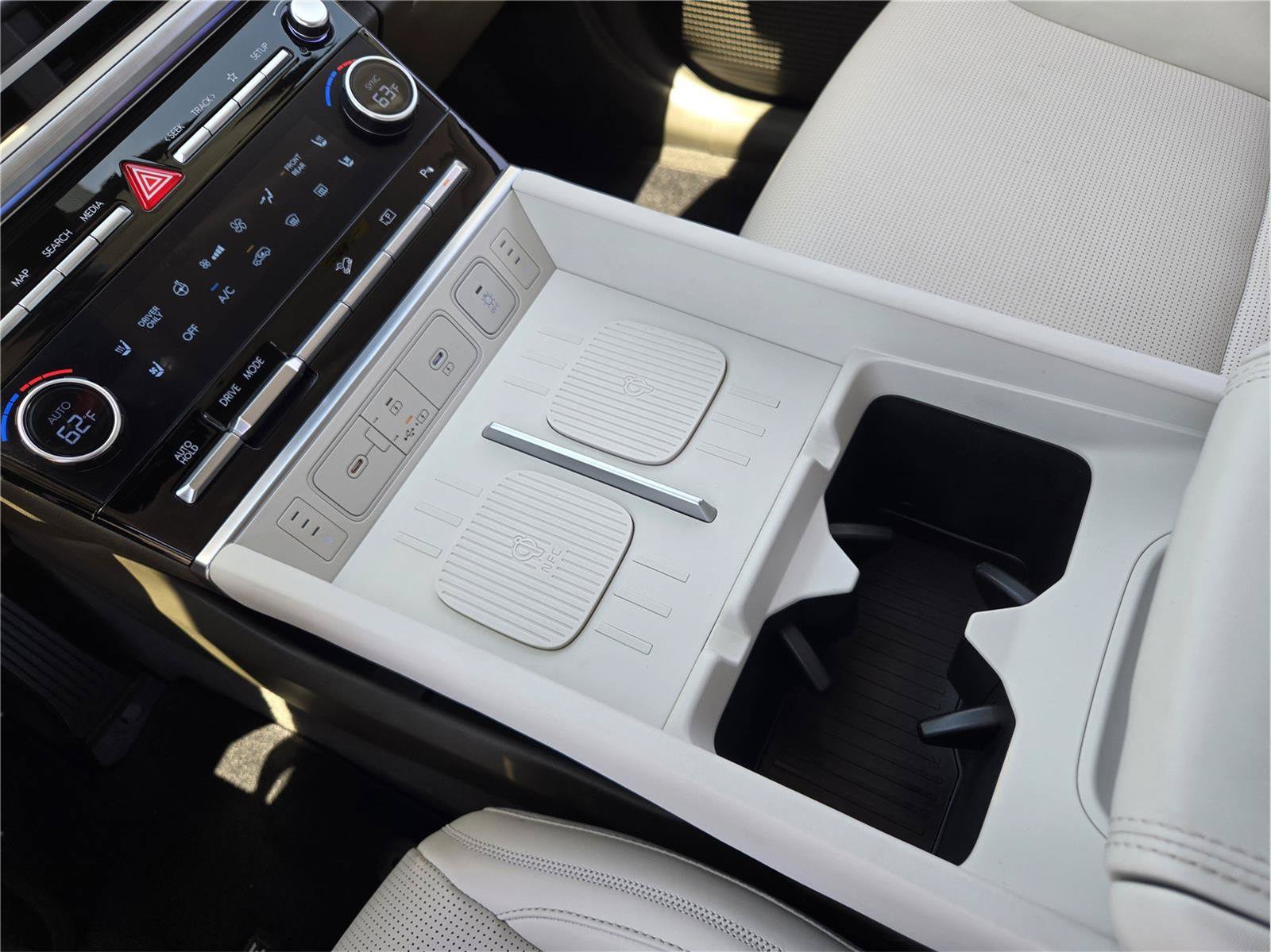 Used 2025 Hyundai Santa Fe Calligraphy FWD image 18
