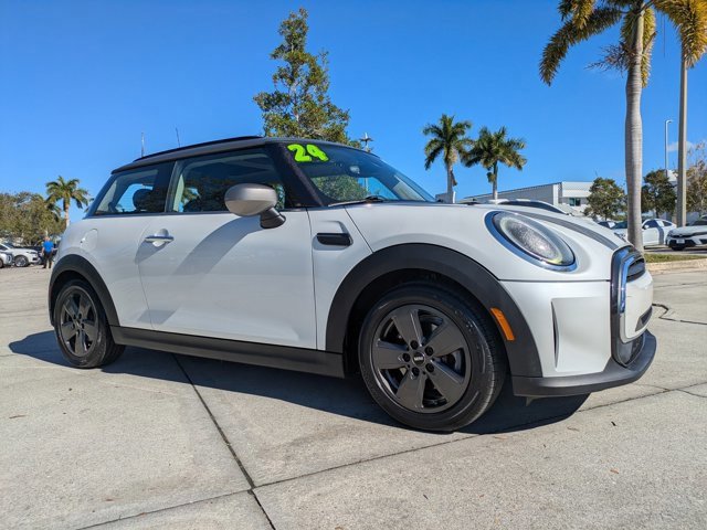 Used 2024 MINI Cooper 2-Door Hardtop image 7