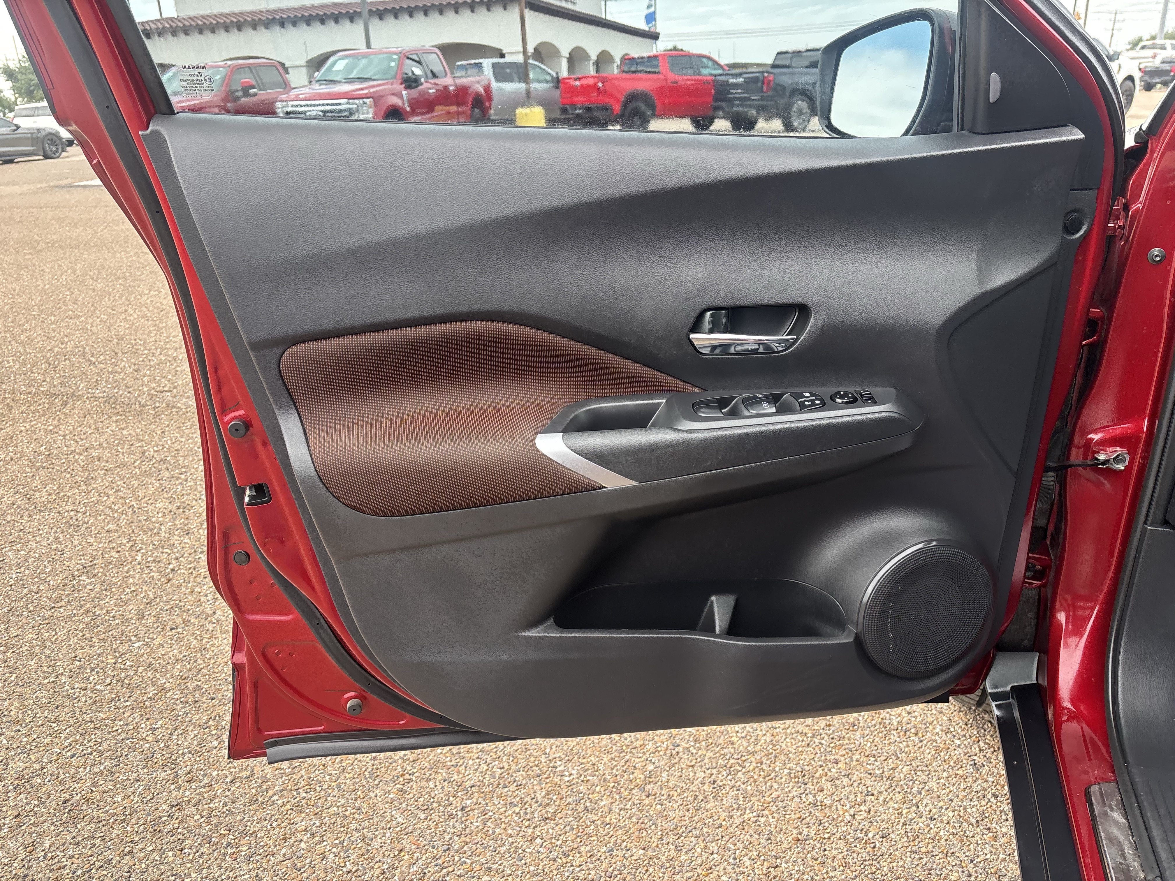 Used 2023 Nissan Kicks SR w/ Exterior Package FWD image 9