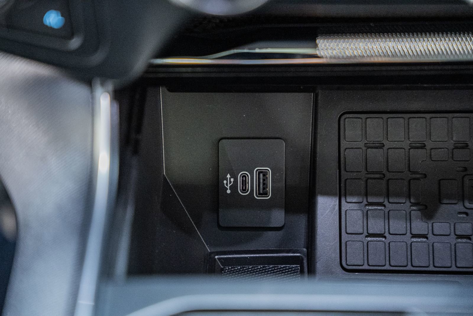 Certified 2025 Ford F150 Raptor w/ Equipment Group 803A Raptor R image 32