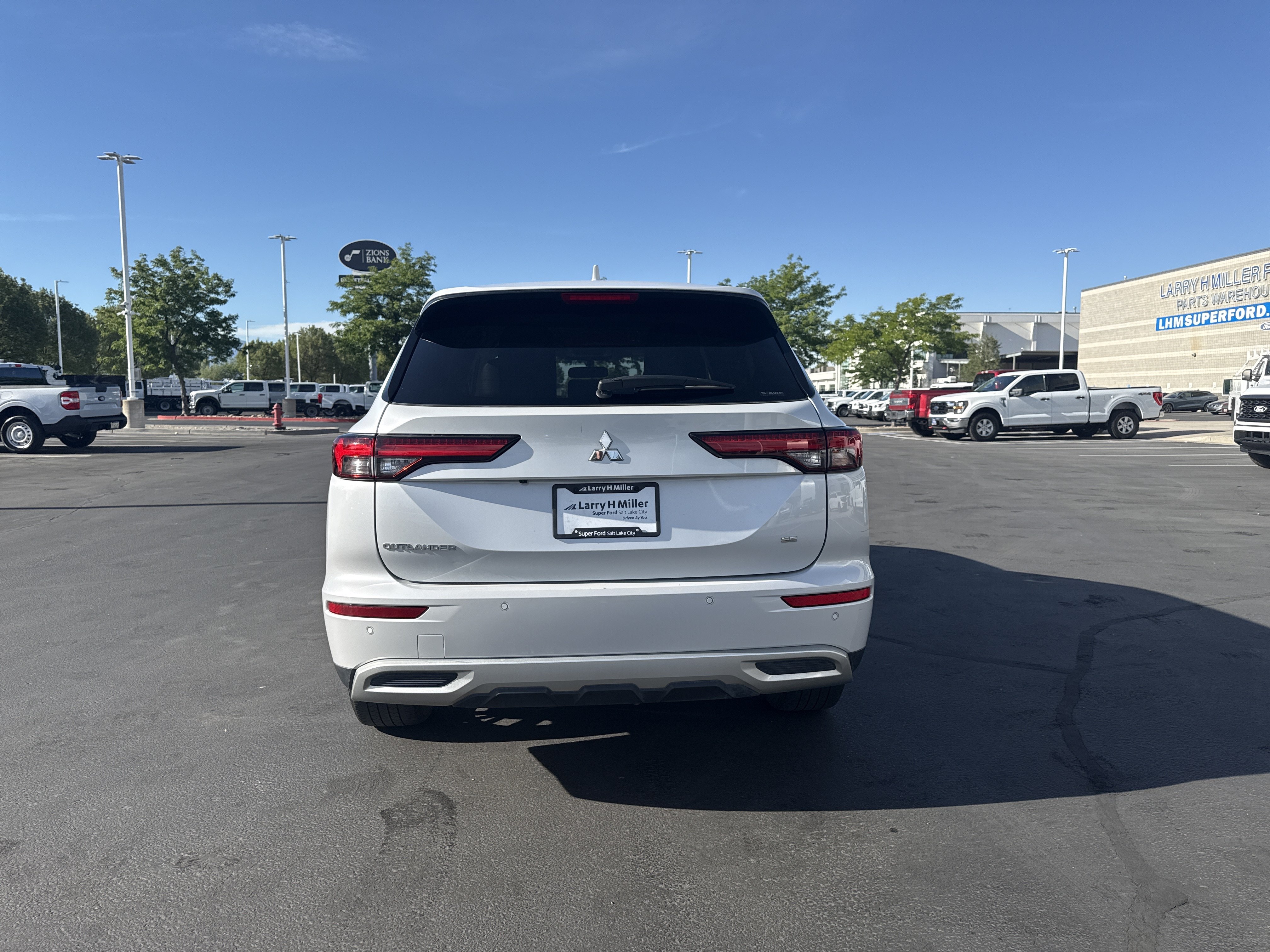 Used 2022 Mitsubishi Outlander SE AWD/4WD image 4
