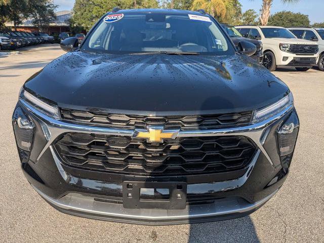 Used 2025 Chevrolet Trax LT FWD image 9