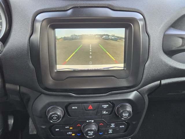 Used 2021 Jeep Renegade Latitude FWD image 17