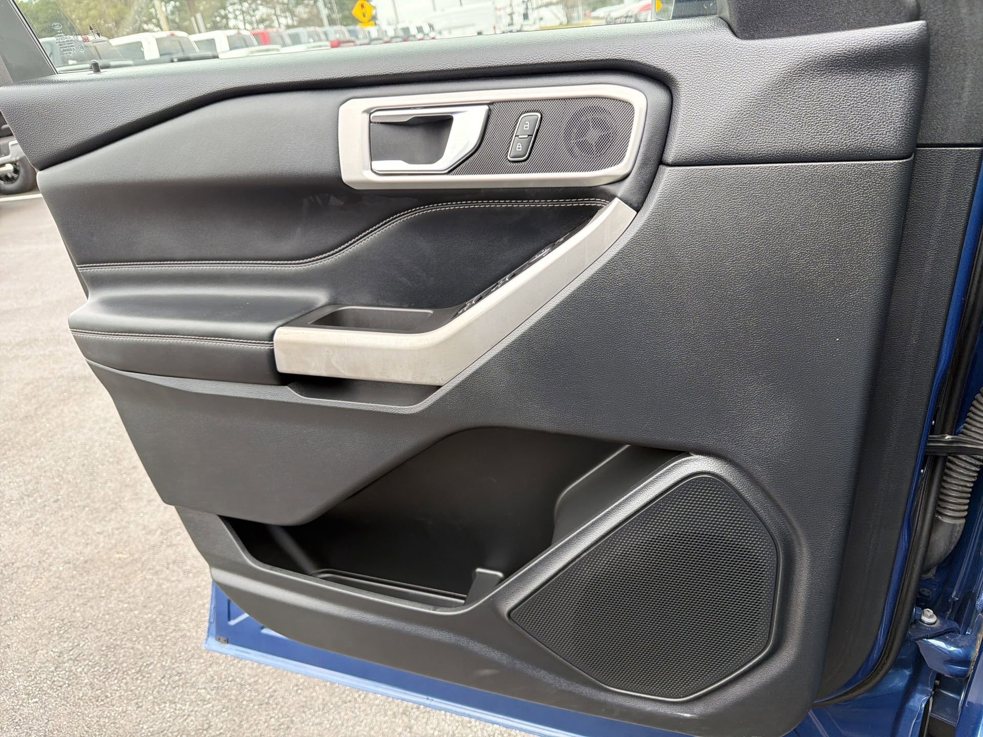 Certified 2022 Ford Explorer XLT w/ Equipment Group 202A image 25