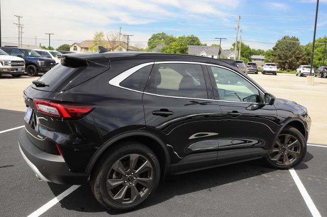 Certified 2024 Ford Escape Platinum AWD/4WD image 7