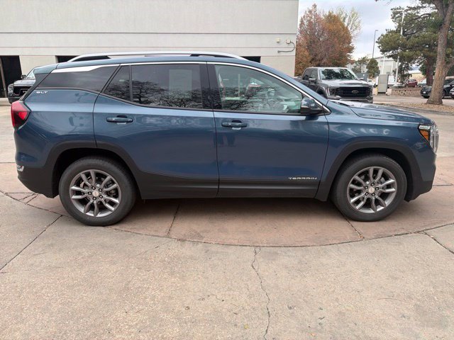 Used 2024 GMC Terrain SLT AWD/4WD image 9