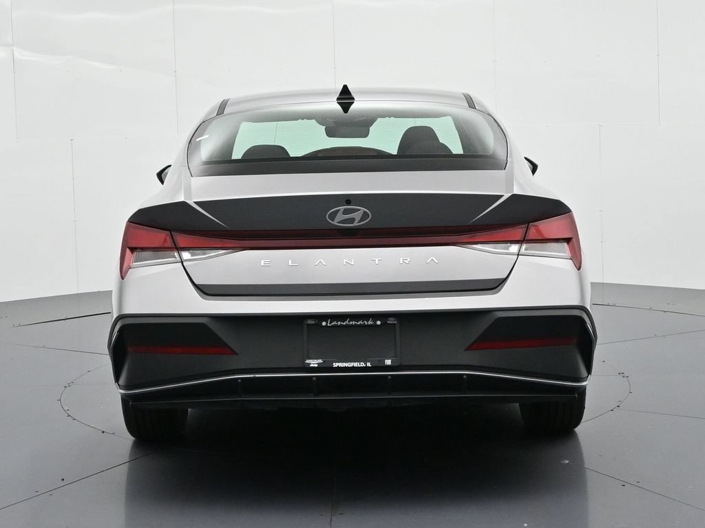 Used 2024 Hyundai Elantra SEL FWD image 7