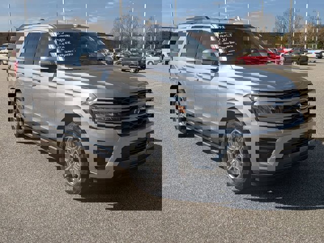Certified 2023 Ford Expedition XLT image 8