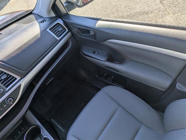Used 2017 Toyota Highlander LE image 17