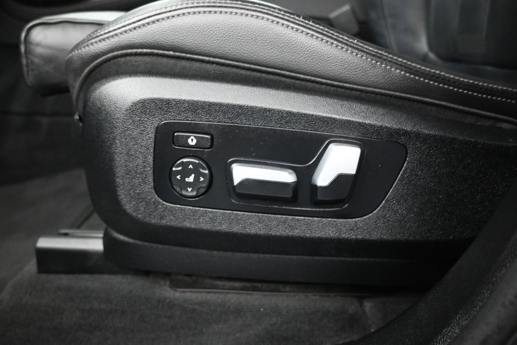 Used 2020 BMW X7 xDrive40i w/ M Sport Package AWD/4WD image 19
