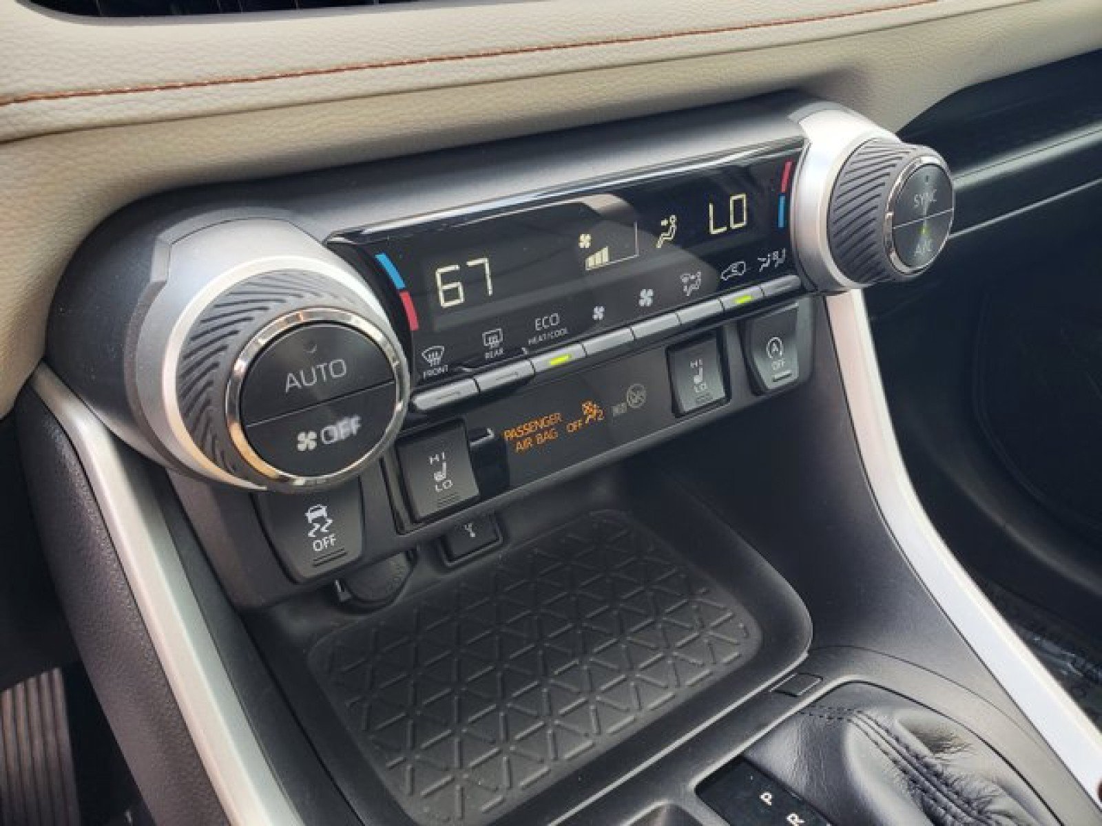 Used 2021 Toyota RAV4 XLE Premium image 25