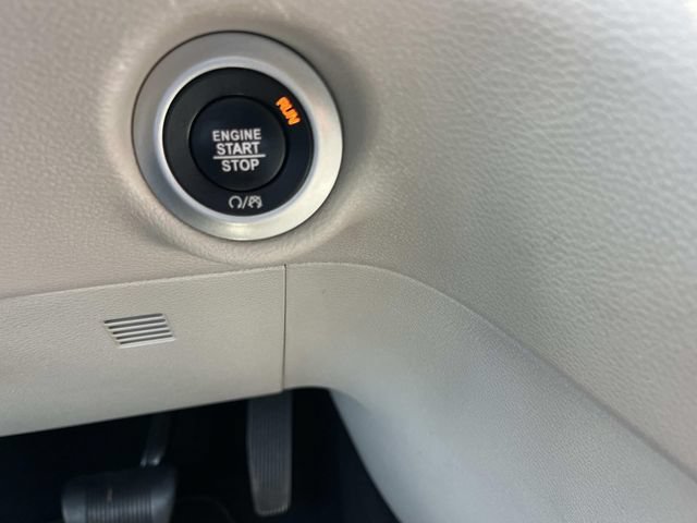 Used 2023 Chrysler Pacifica Touring-L FWD image 37