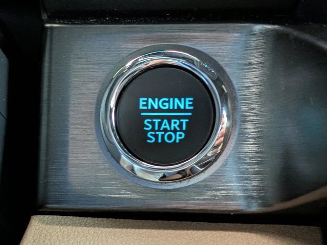 Certified 2023 Ford F450 Lariat w/ FX4 Off-Road Package image 31