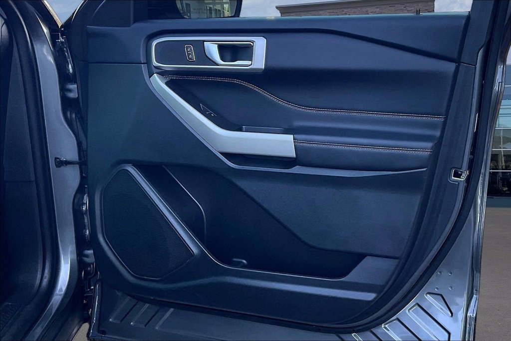 Certified 2023 Ford Explorer XLT RWD image 28