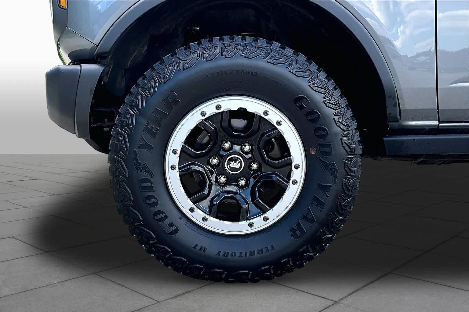 Certified 2023 Ford Bronco Black Diamond w/ Sasquatch Package AWD/4WD image 11