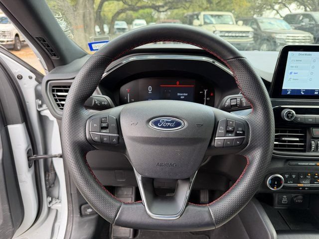 Certified 2025 Ford Escape ST-Line FWD image 9