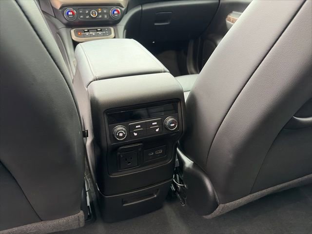 Used 2023 GMC Acadia Denali w/ Denali Technology Package image 27