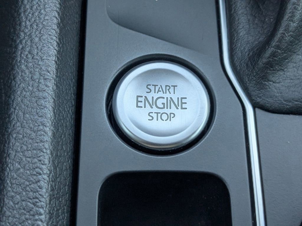 Used 2021 Volkswagen Atlas SEL Premium image 32