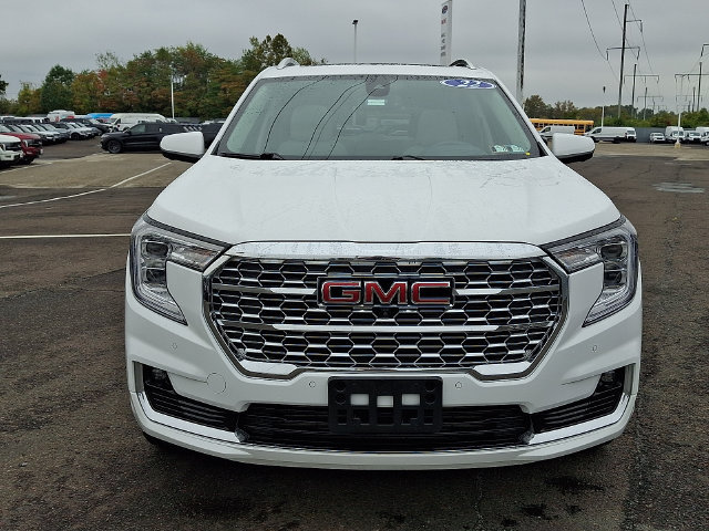 Used 2022 GMC Terrain Denali w/ Denali Premium Package AWD/4WD image 2