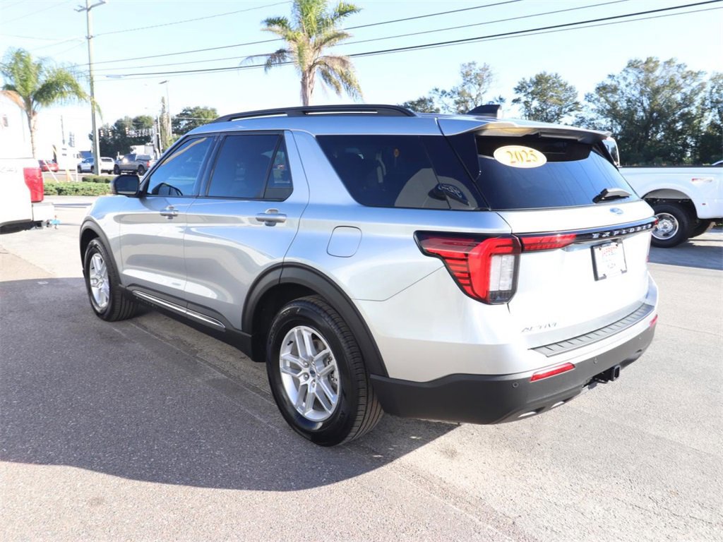 Certified 2025 Ford Explorer Active image 3