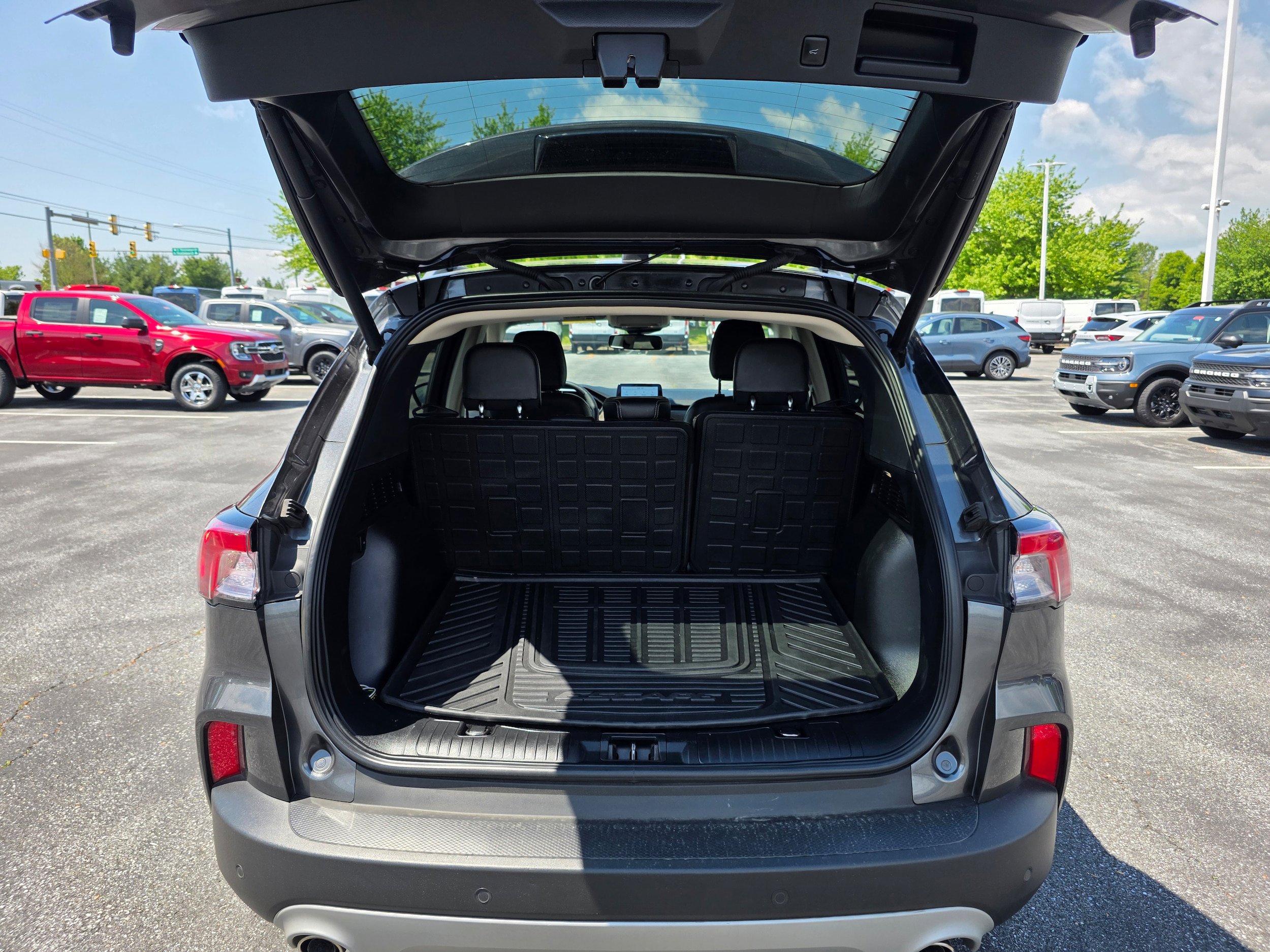Certified 2020 Ford Escape Titanium FWD image 9