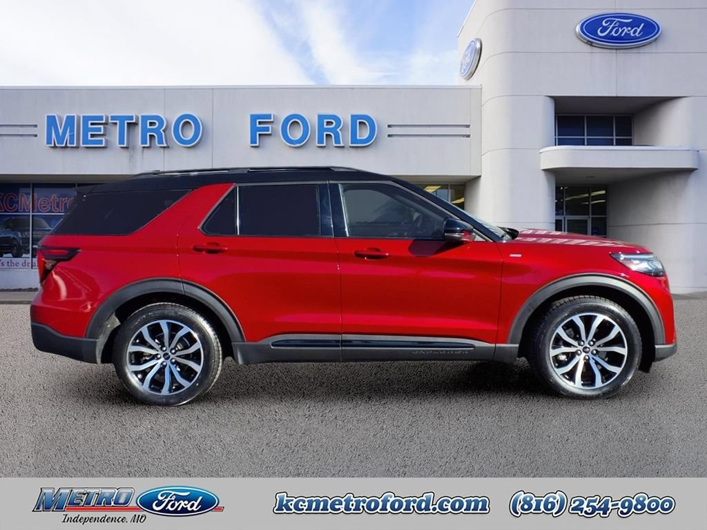 Certified 2025 Ford Explorer ST-Line w/ Premium Package RWD image 2