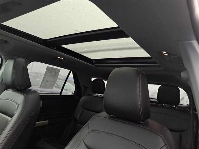 Certified 2022 Ford Explorer XLT w/ Equipment Group 202A image 23