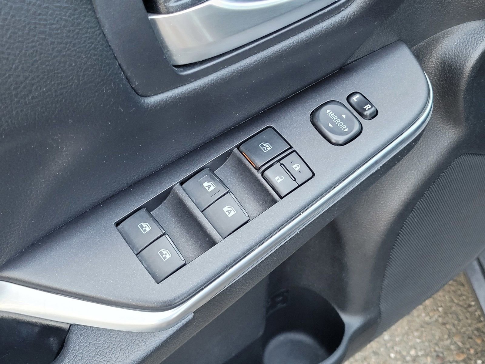 Used 2017 Toyota Camry SE FWD image 17