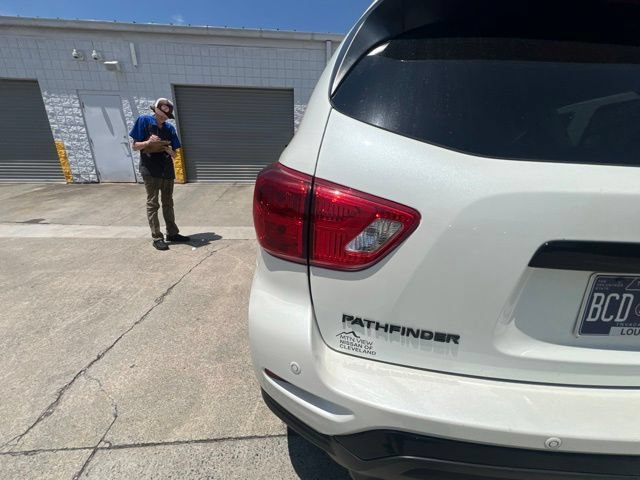 Used 2019 Nissan Pathfinder SL FWD image 12