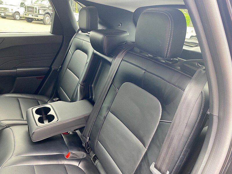 Certified 2025 Ford Escape Platinum AWD/4WD image 35