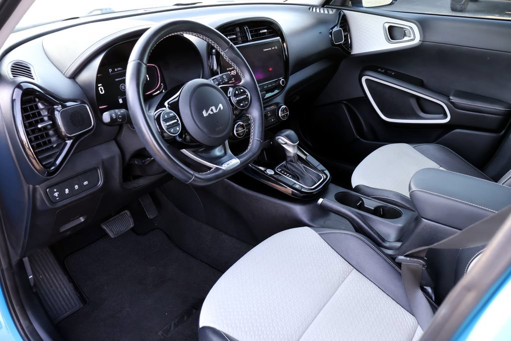Used 2023 Kia Soul GT-Line FWD image 3