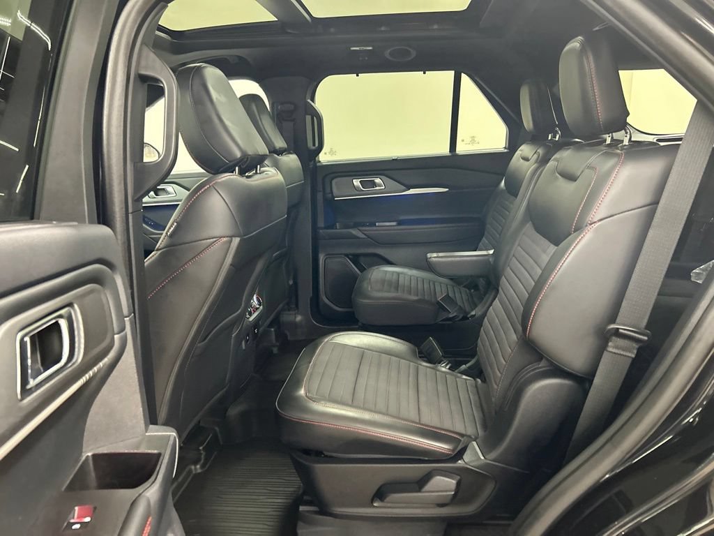 Certified 2025 Ford Explorer ST-Line w/ ST-Line Street Pack AWD/4WD image 31