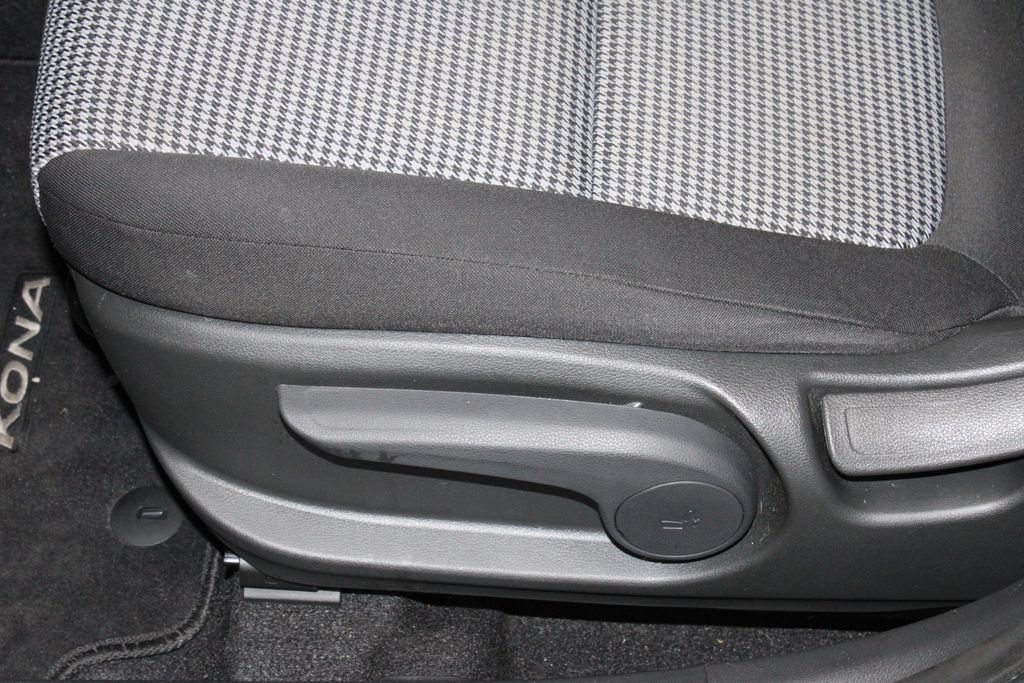 Used 2022 Hyundai Kona SE FWD image 23