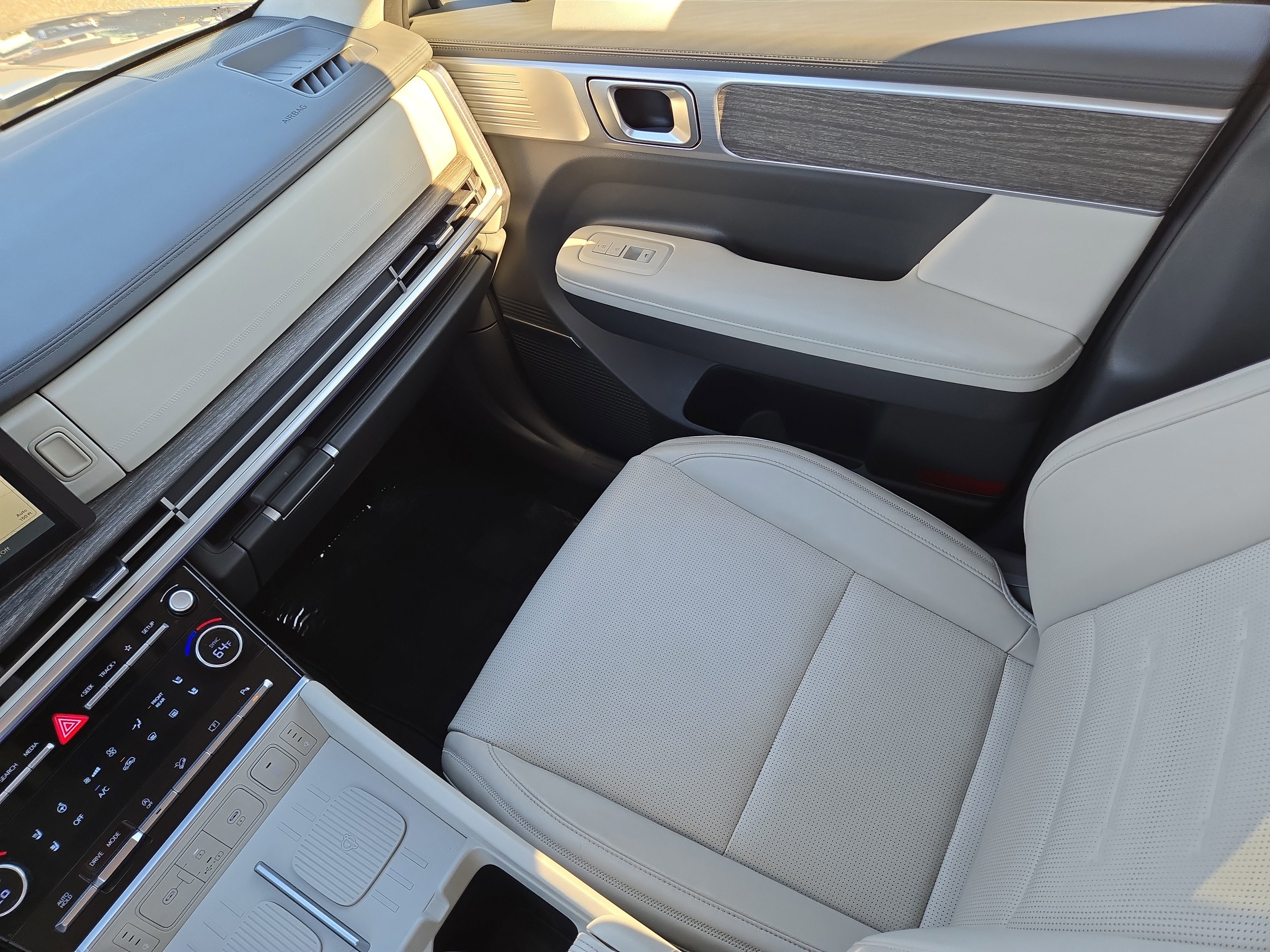 Used 2024 Hyundai Santa Fe Calligraphy image 18