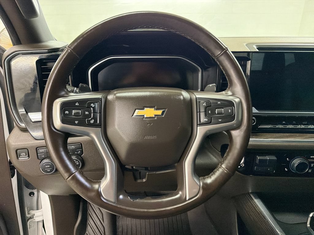 Used 2024 Chevrolet Silverado 1500 LT AWD/4WD image 18