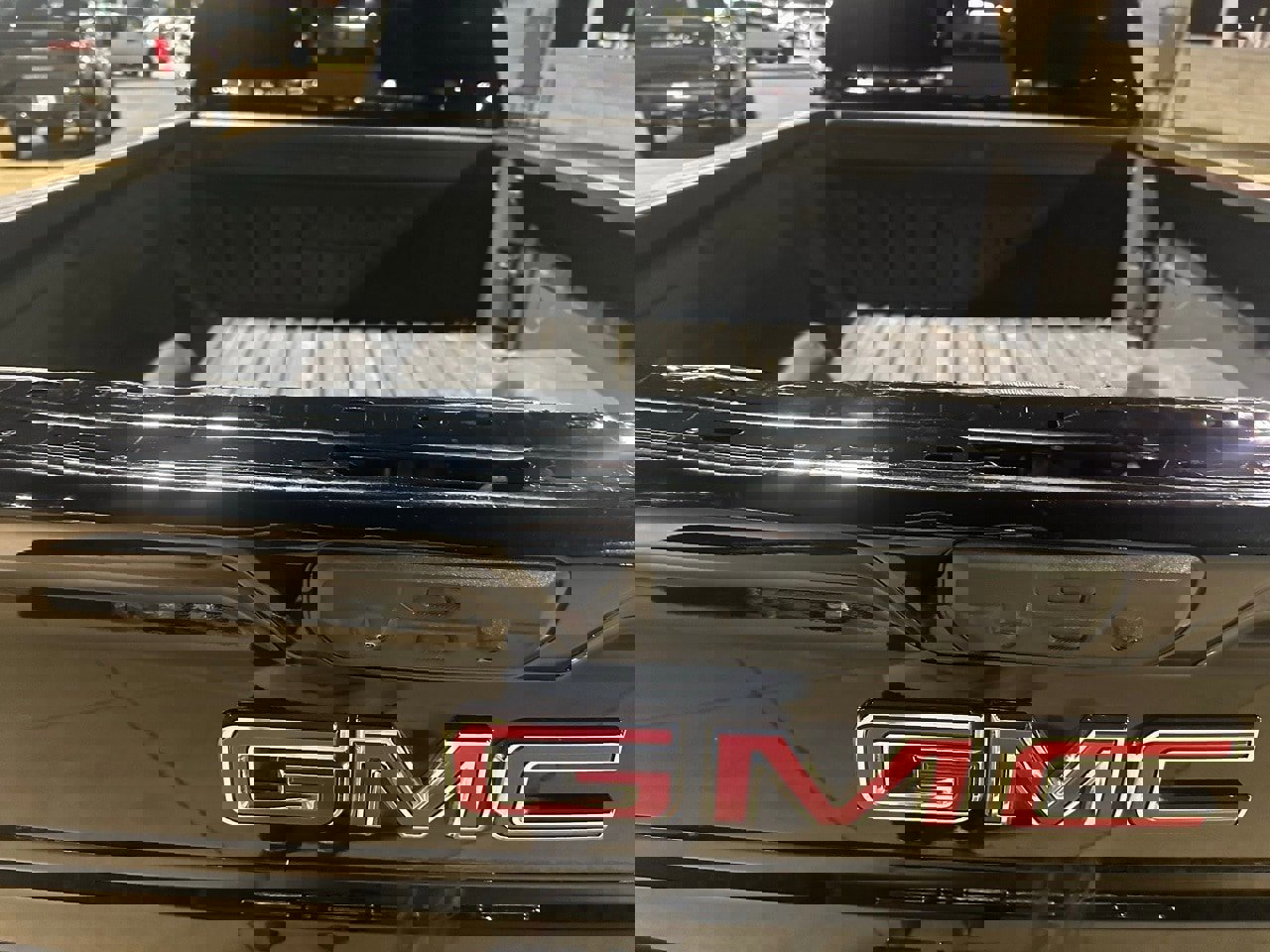 Used 2024 GMC Sierra 2500 AT4 w/ AT4 Premium Plus Package image 9