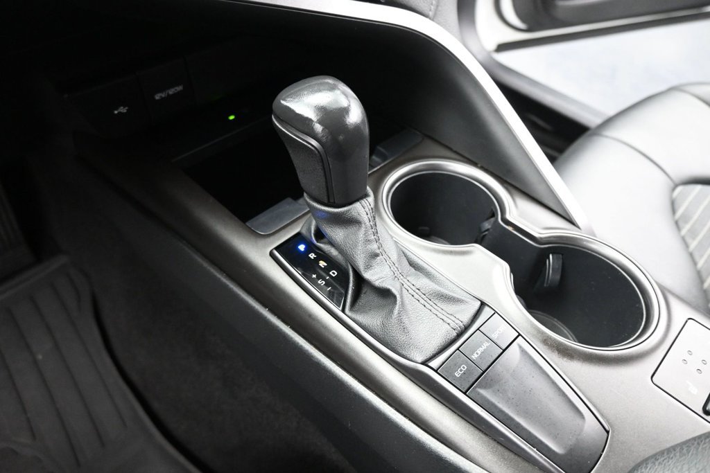 Used 2023 Toyota Camry SE w/ Cold Weather Package FWD image 13